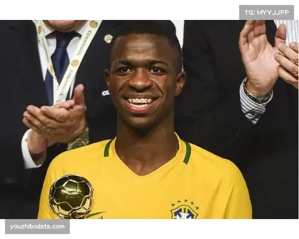 普雷斯蒂安尼称维尼修斯先骂他“矮子”，自己才回骂“基佬”